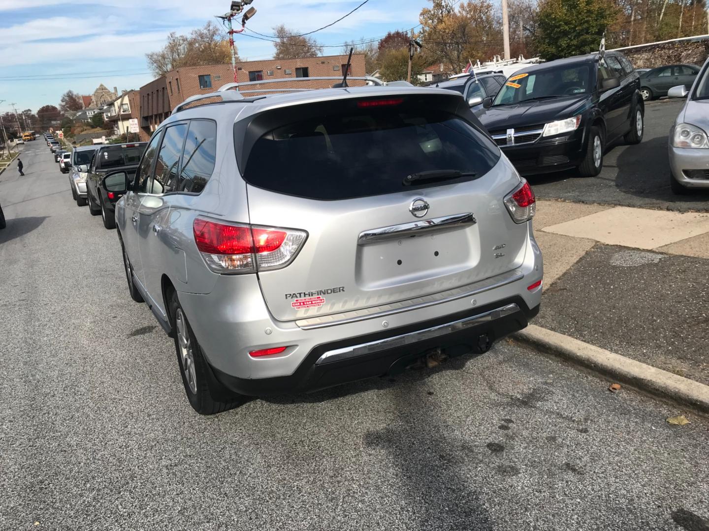 2014 Silver /Black Nissan Pathfinder S (5N1AR2MM6EC) with an 3.5 V6 engine, Automatic transmission, located at 577 Chester Pike, Prospect Park, PA, 19076, (610) 237-1015, 39.886154, -75.302338 - Photo#5